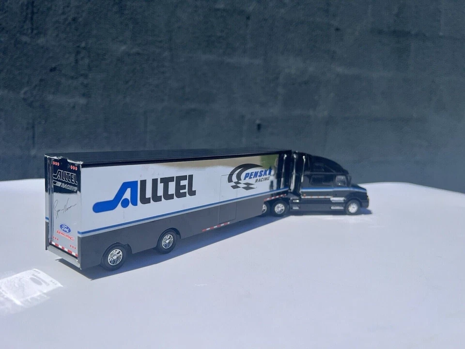 Penske Racing Transporter 2003 edición limitada, Ryan Newman #12 NASCAR Foto 2 de 4