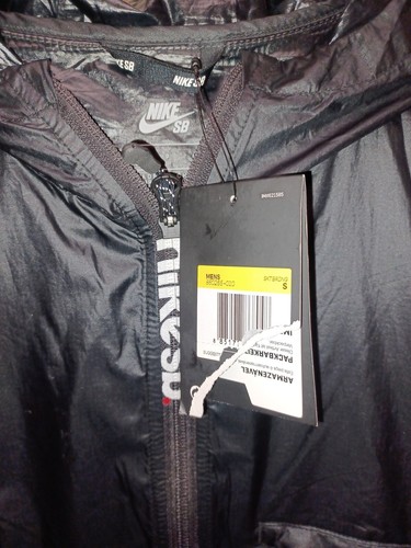 NEW Nike SB Size S Hooded Jacket Black Windbreaker - Picture 3 of 10