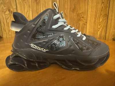 Men s Hive Sneakers Size 10