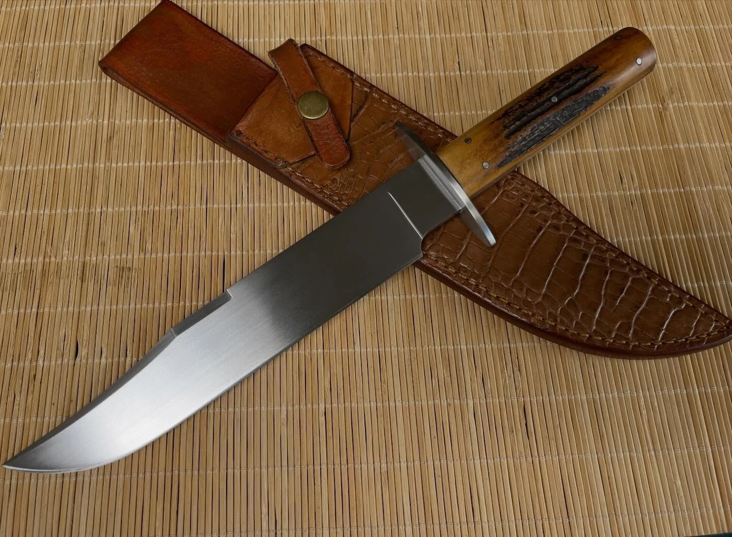 HAND CRAFTED ANTLER HORN Clip Point - SURVIVAL, OUTDOOR, CAMPING BOWIE KNIFE