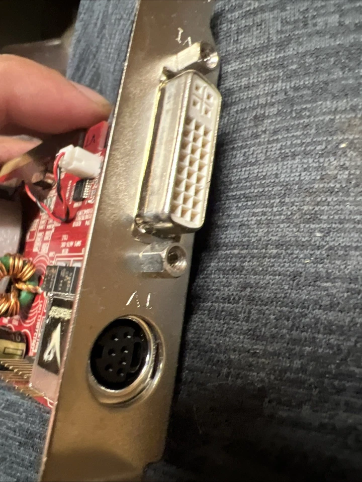 VisionTek ATI Radeon X1300 256MB Graphics Card DDR2 VT-X1300PCIDMS - Image 4 of 4