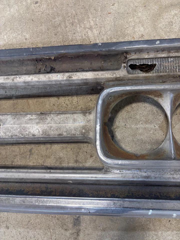 1969 1970 1971 1972 GMC TRUCK GRILLE SHELL ROUGH PROJECT K15 K25 K35 C15 C25 C35 - Image 3 of 4