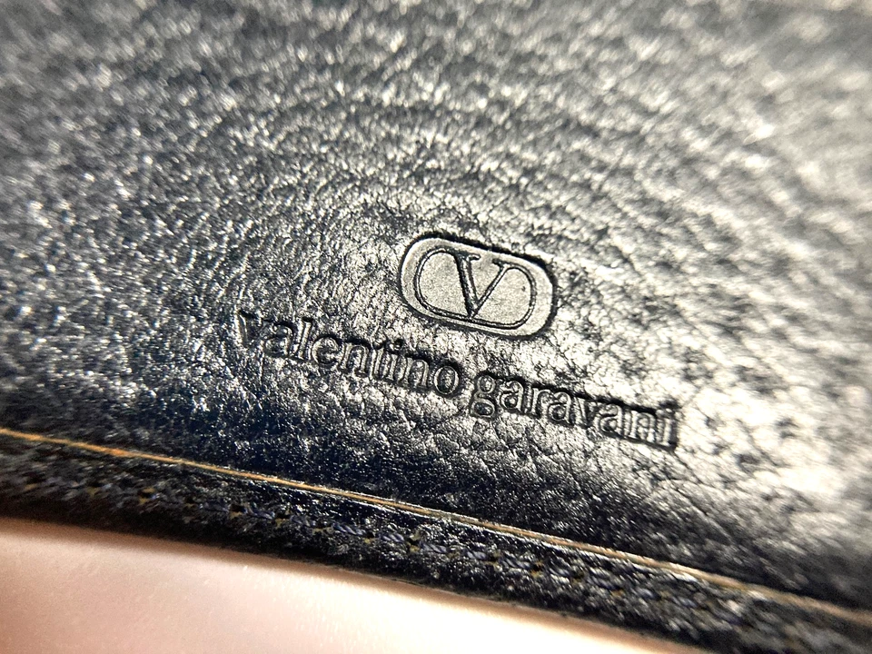 CARTERA COMPACTA DE CUERO VALENTINO GARAVANI INICIAL V TARJETA PLEGABLE AZUL ... - Imagen 2 de 4