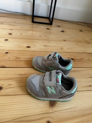 New Balance 574 Kinder Klettsneaker grau mint Gr. 21,5