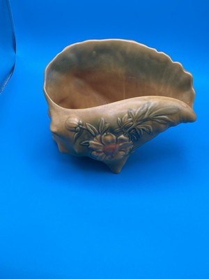 VINTAGE ROSEVILLE POTTERY/ PEONY / CONCH SHELL PLANTER/ GREEN, YELLOW / 1942