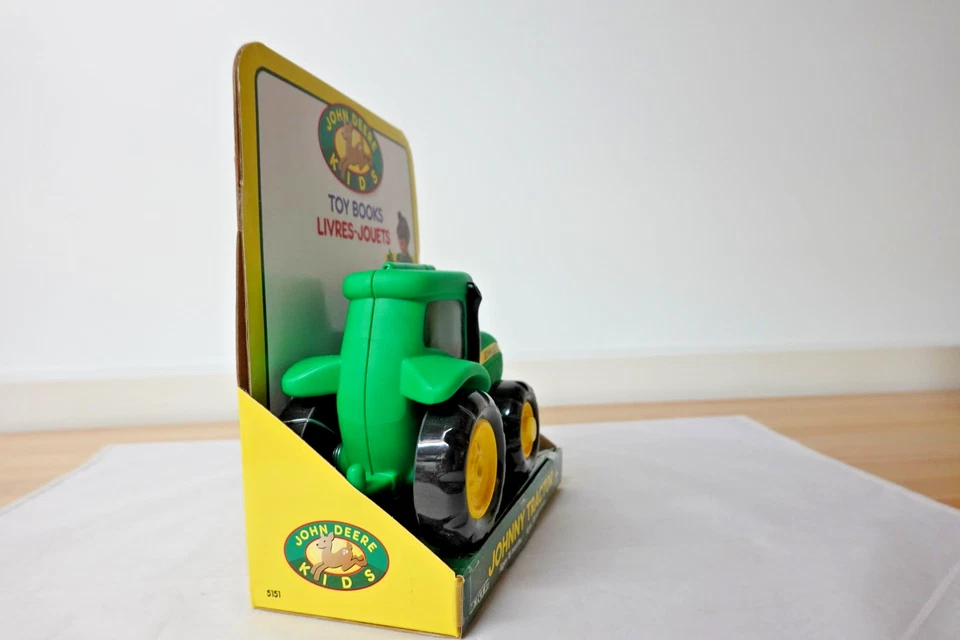 Ertl 5151 John Deere Kids Toy Book Johnny Tractor Pre School Ages 18 Months Plus - Image 4 of 4