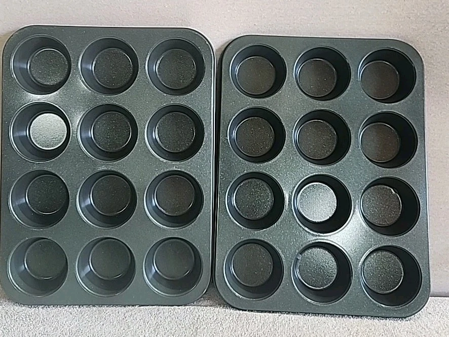 2 Nonstick Stick Green 12 cup Muffin Pans