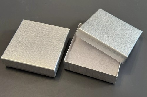 50 X COTTON FILLED MULTI PURPOSE GIFT BOXES SILVER 89x89x25mm - Picture 5 of 5