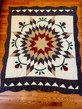 VTG Completed Quilt 8 Point Starburst  Flowers Scalloped Edge Cabin / Farmhouse
