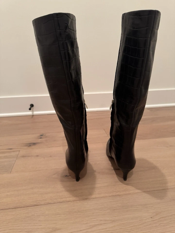 Auténticas botas TOTEME The Wide Shaft $1130 cocodrilo negro 50 mm Foto 2 de 4