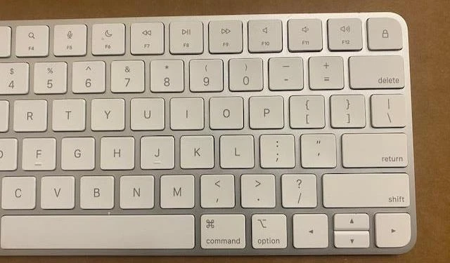 Apple A2450 Magic Wireless Bluetooth Keyboard MK2A3LL/A with Lock Key Lightning - Image 3 of 4