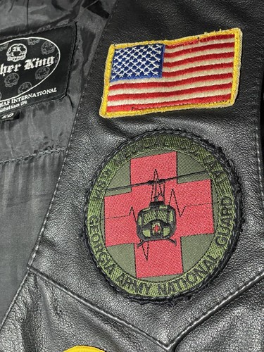 Leder King Gr. 50 Biker Weste FALLEN SOLDAT GWRRA Pins Patches geschnürte Seiten RAR - Bild 15 von 19