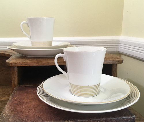 Designed by Raija Uosikkinen of Arabia in Finland MCM 2 Teacup TRIOS “Jaana” - Picture 5 of 18