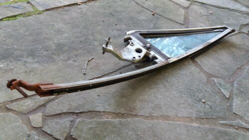 Original 1962 Cadillac deVille Complete Vent Window Frame Driver Side (LH) - Foto 2 di 6