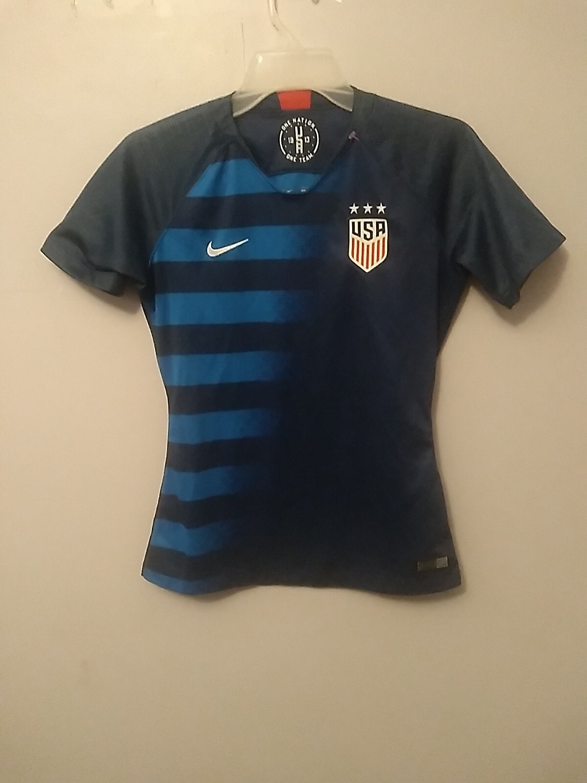 Nike USA National Team 2018 Soccer Unisex Jersey Small Sports Fitness Field Wear