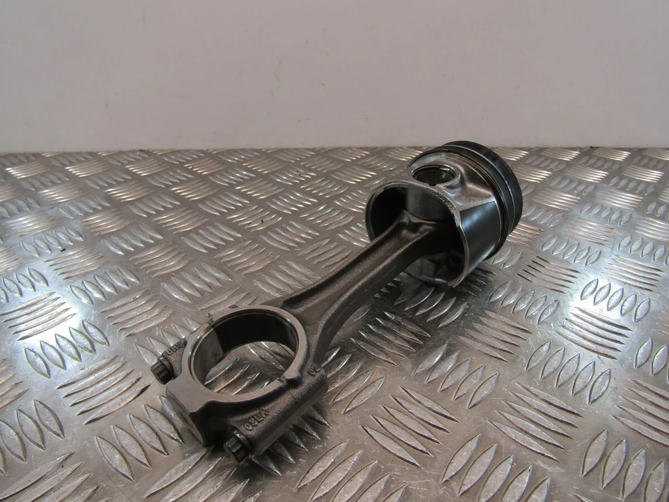 Volkswagen Golf 2017 1,6 TDI DDY. Pistón y varilla de conexión 03LA 60K Foto 3 de 4