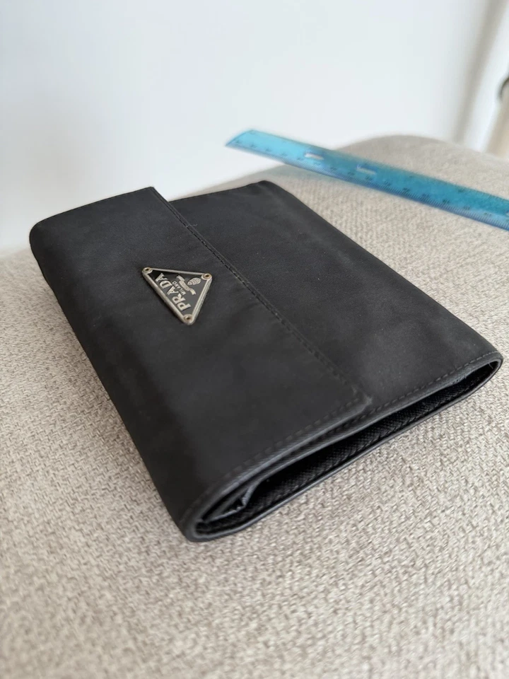Cartera Prada Auténtica de Nylon Triple Plegable - Clásica Negra, Espaciosa y Atemporal Foto 3 de 4