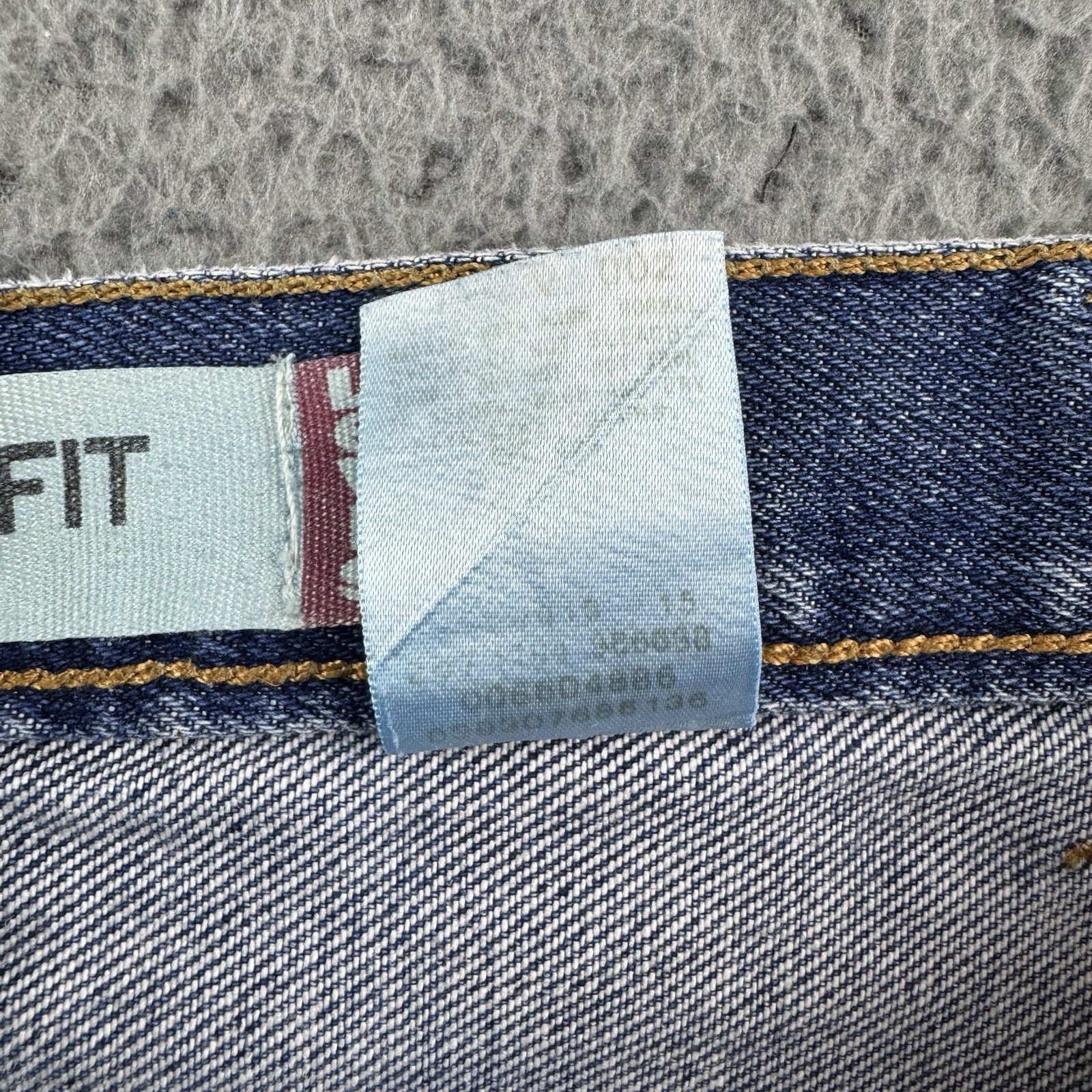 Levi's 560 Jeans Mens 38x30 Denim Medium Wash Blue Actual 37x28.5 Comfort Fit thumbnail 18