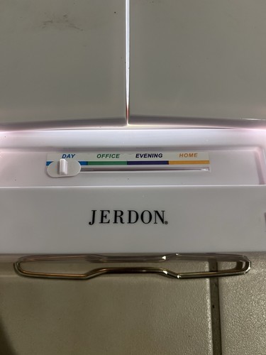 Espejo de maquillaje iluminado triple pliegue JERDON + 5x aumento 4 ajustes de luz USADO - Imagen 3 de 13