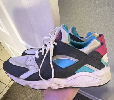 Nike Air Huarache Men s Low Top Lace-Up Sneaker Colorblock Black White Teal