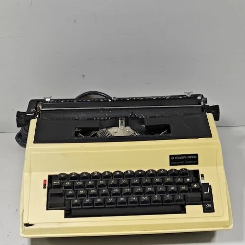 Silver-Reed Électrique 2300 Cr Machine à Écrire - non Testé ,Secteur Sur / Arrêt