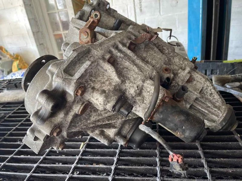 2006 Nissan Pathfinder Transfer Case Assembly - Image 2 of 4