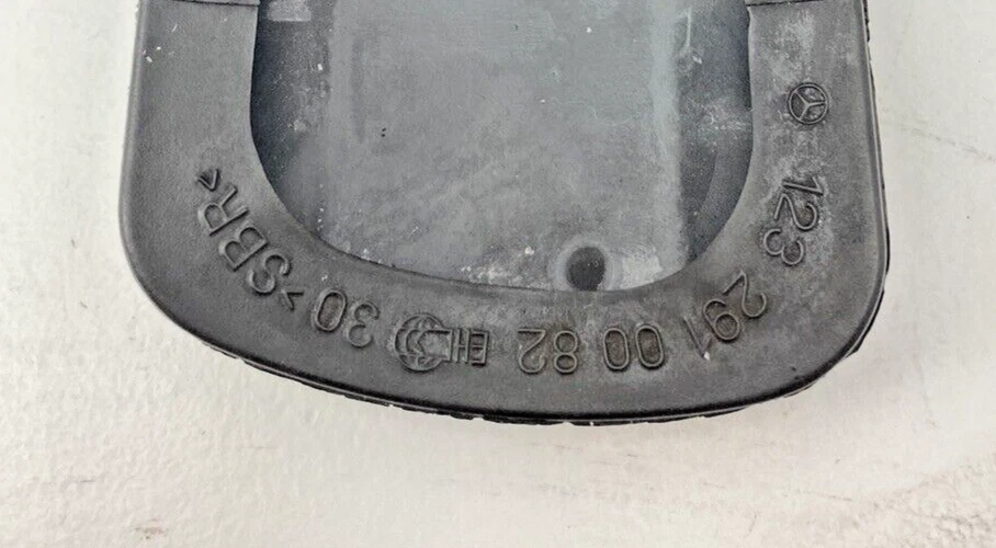 Mercedes Benz E320 2004 2005 2006 cubierta de pastillas de freno arranque OEM 1232910082 Foto 4 de 4