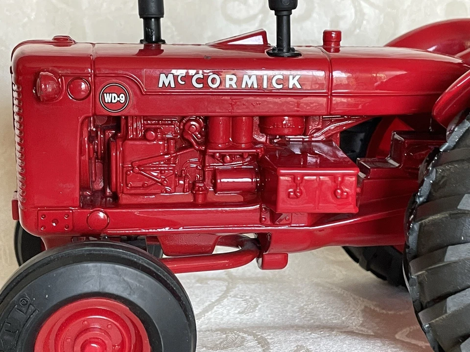 ERTL 1/16 МЕЖДУНАРОДНЫЙ MCCORMICK WD9 ТРАКТОР ФЕРМА ИГРУШКА КРАСНЫЙ WD-9 - Изображение 2 из 4