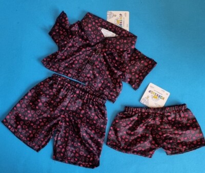 BUILD A BEAR PJ's Sleeper Outfit Brandneu mit Etikett Jungen schwarz & rot Satin Harts Boxershorts 