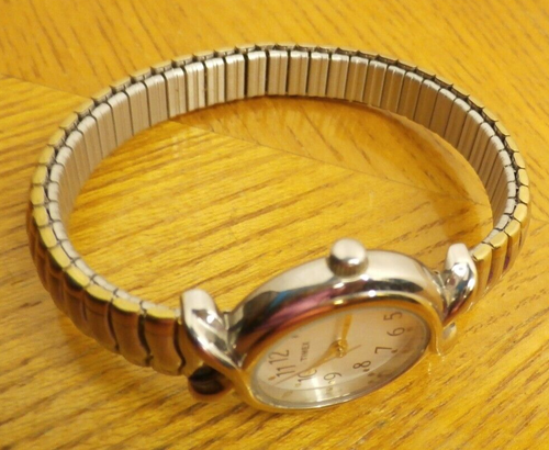 Vintage Lady's Timex Watch Easy Read Numbers - Water Resistant - Very Good Cond. - Picture 5 of 7