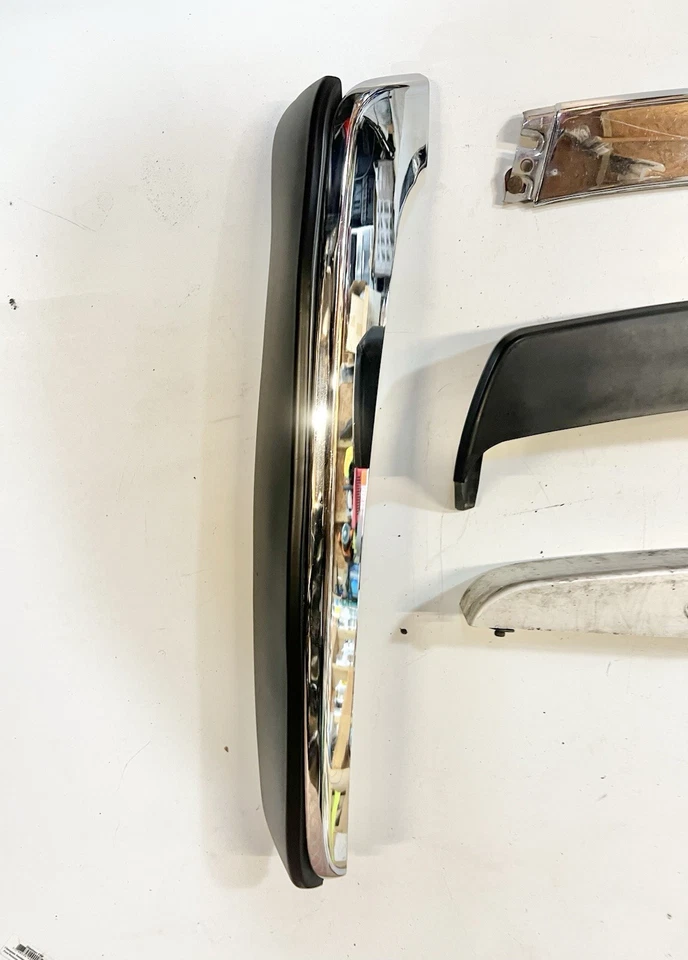 79-87 Jaguar XJ6 S3 Rear Bumper complete cover assembly Chrome Plate Endcaps - Image 4 of 4
