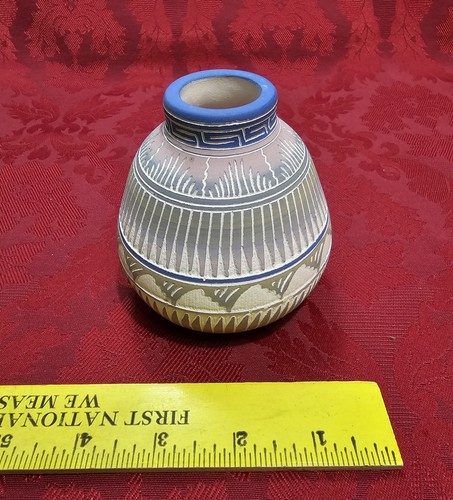 Vintage Native American Navajo Artist Signed L. Smith Pink/Multi Color Vase (V) - Picture 2 of 8