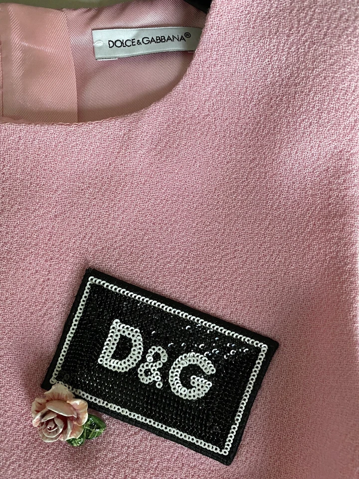 Dolce Gabbana Girls Pink Tweed Dress w Sequin Logo sz 9/10 - Image 4 of 4