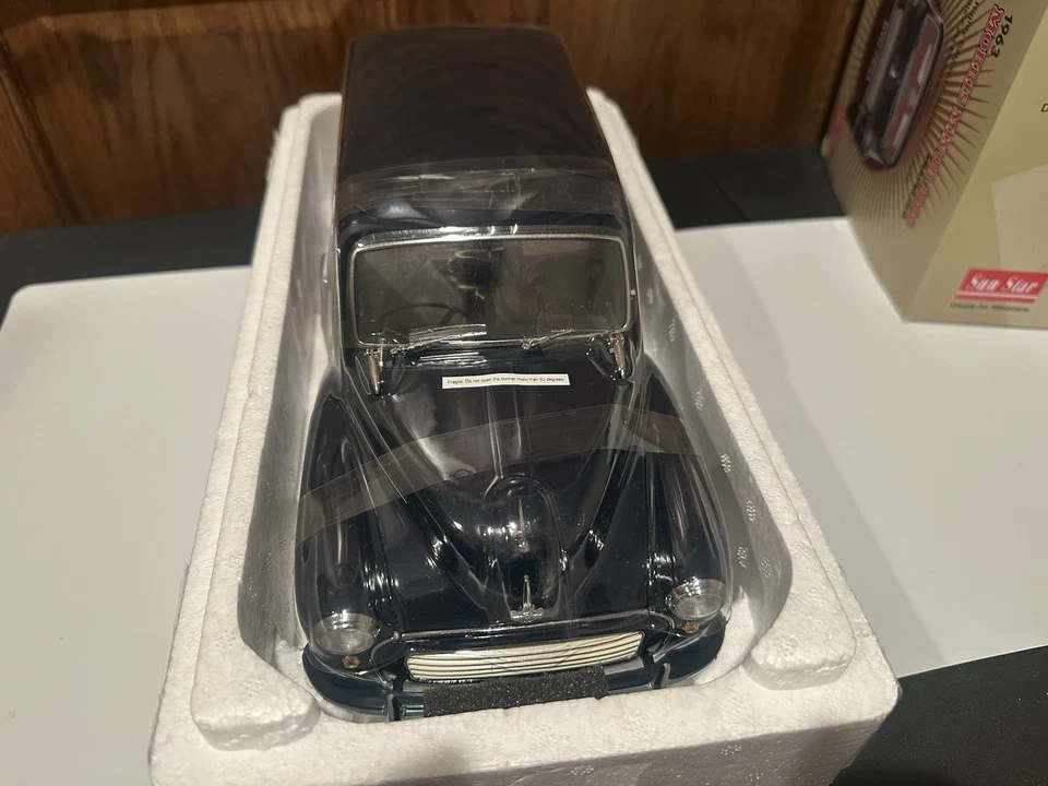 Sun Star 1963 Morris Minor  1000 Traveller 1/12 scale diecast model car limited - Image 4 of 4