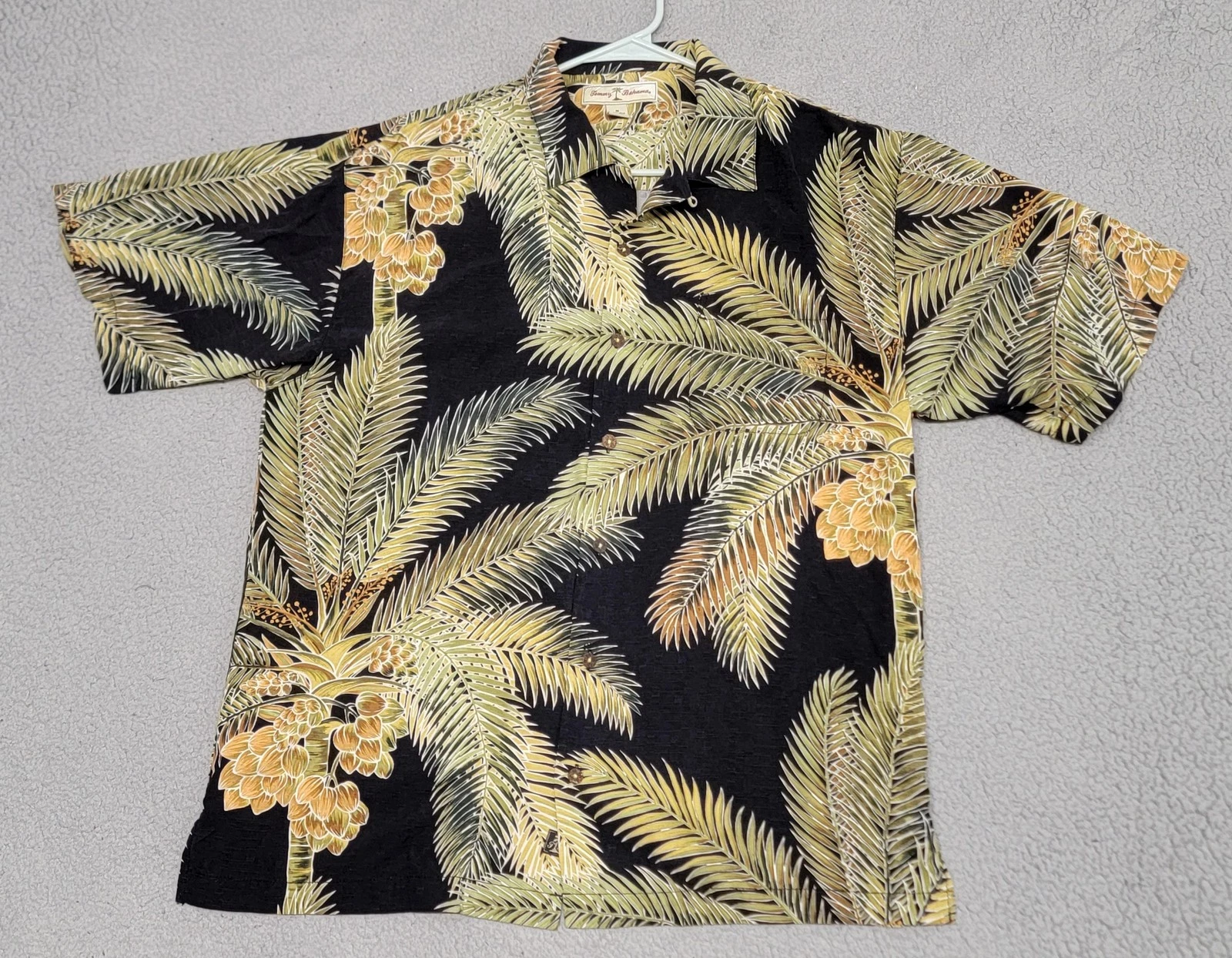 Tommy Bahama Shirt Mens Medium Black Silk Palm Tree Floral Hawaiian Loop Collar
