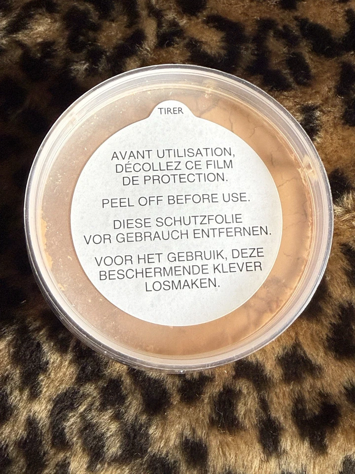 Agnes B LIBRE LUMIÈRE 403 Biege Bonne Mine Face Powder Translucent Discontinued - Image 4 of 4
