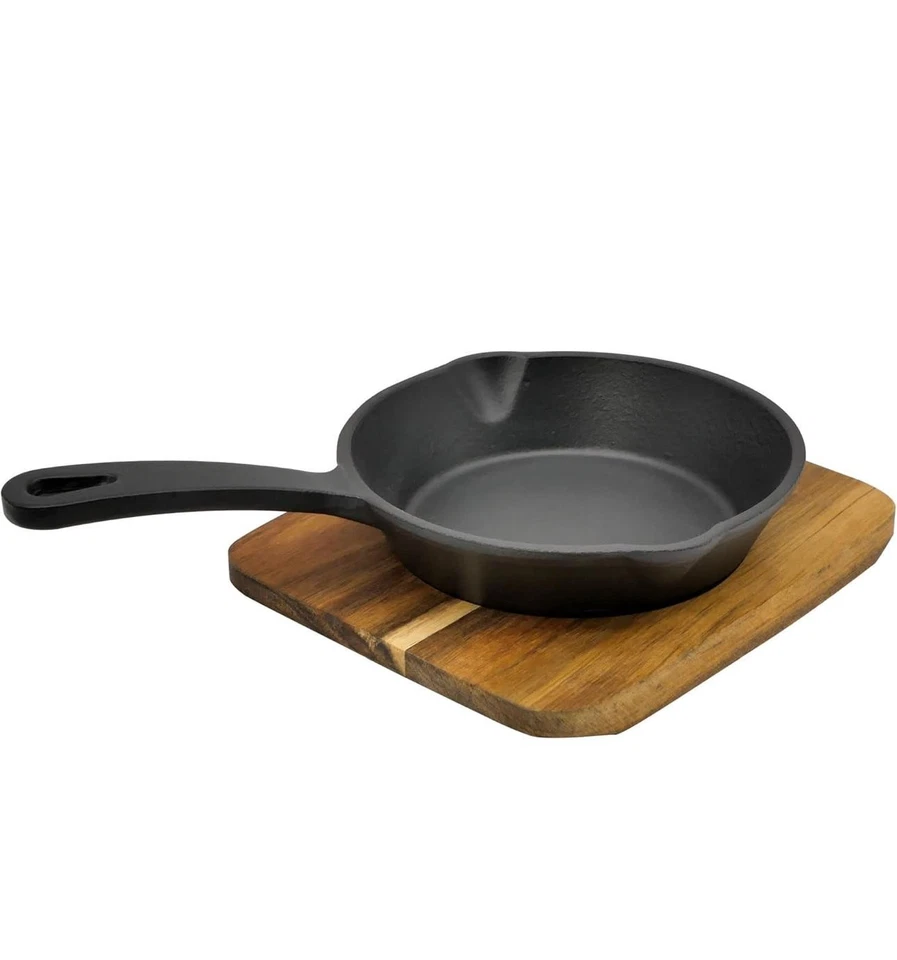 Gusspfännchen Ø14cm mit Holzbrett Akazie Gusseisen emailliert