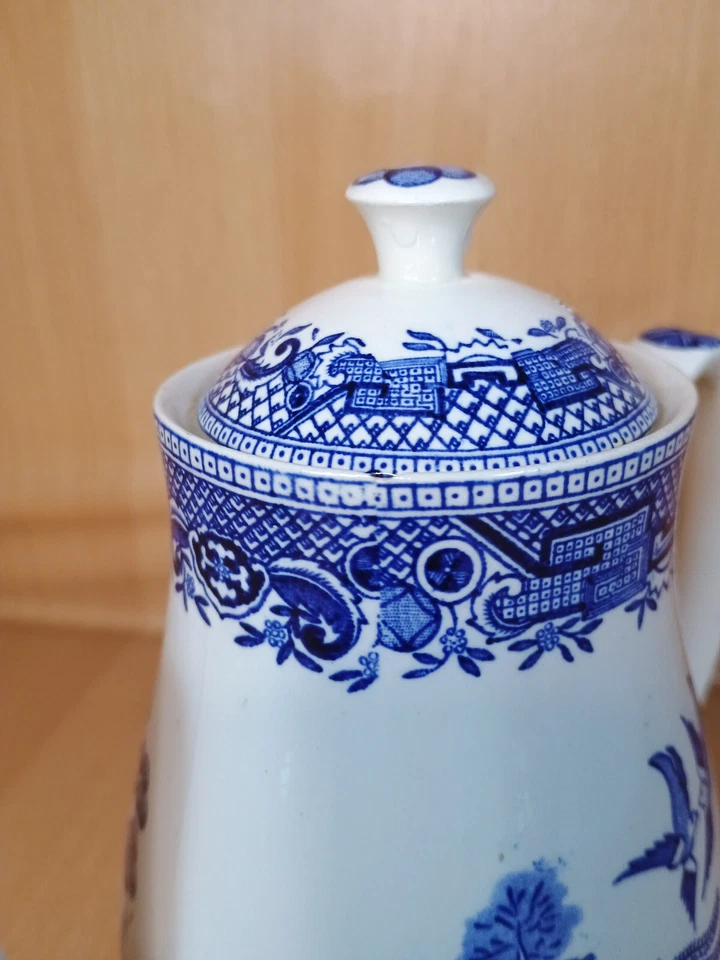 W R Midwinter Rural England 8" Tall Coffee Pot Blue & White Willow Pattern - Image 3 of 4