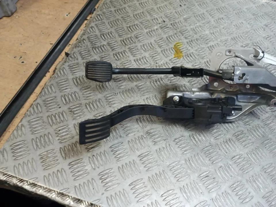 UNIDAD DE MONTAJE DE PEDAL DE FRENO FORD FOCUS C-MAX 2013-2018 AV612467/6PV010368-86 - Imagen 3 de 4