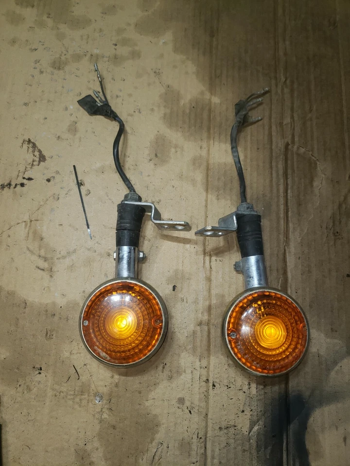 1984 yamaha virago 1000 Front Turn Signals OEM (##56) - Image 4 of 4