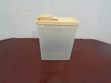 VTG Tupperware Store N' Pour Jr. Cereal Container 4 Cup Sheer 499 W/ Flip Lid