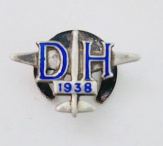 DE HAVILLAND AIRCRAFT COMPANY STERLING SILVER STAFF LAPEL BADGE 1938