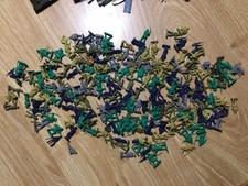 A Bunch Of Army Plastic Soldiers 200 Pieces
