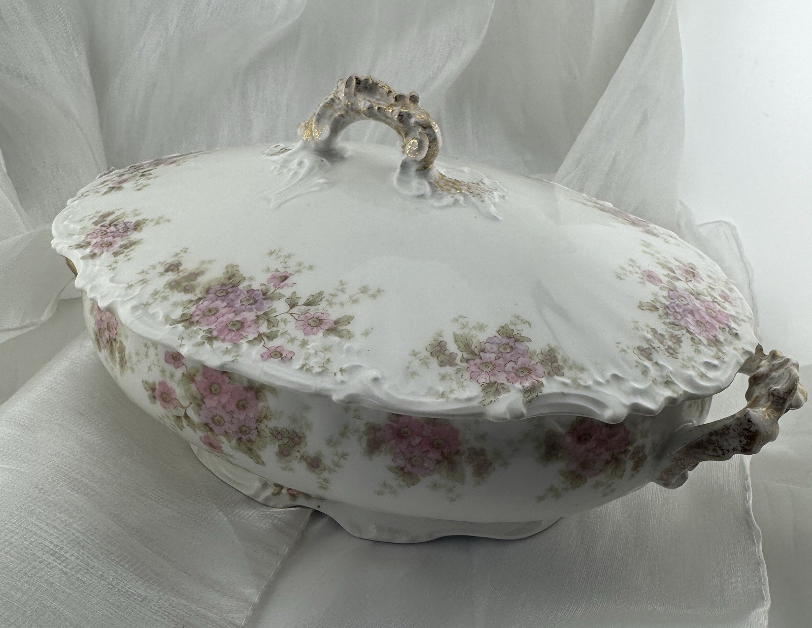 Elite SM Limoges Floral Pattern Small Serving Bowl With Lid And Spoon Cutout