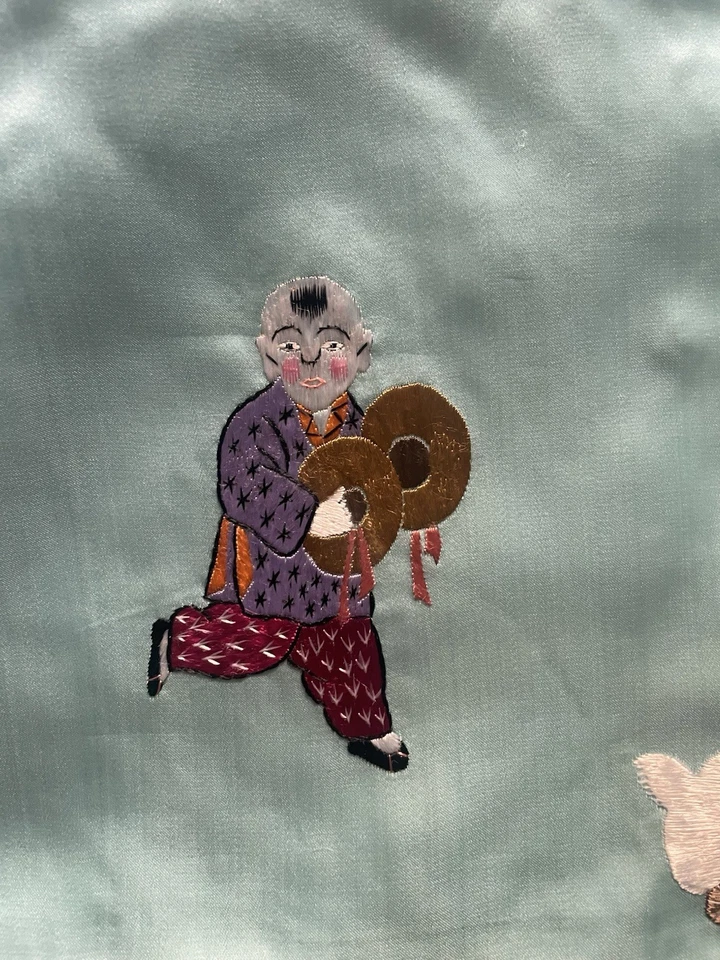 Fundas de almohada de música de figuras chinas bordadas de seda de 18" de colección Foto 4 de 4