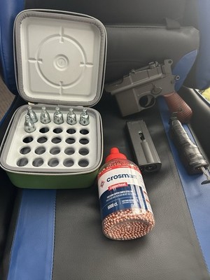 BB gun with quick reloader BBs and case for co2