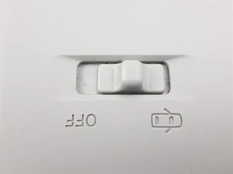 Toyota Hi-Lux 2016 techo interior luz central 636500K140 Foto 4 de 4