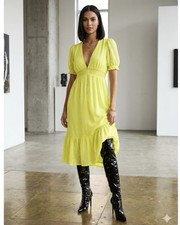 $550 Alice + Olivia Angela Dress Women’s 10 Yellow Midi Tiered Deep V Neck