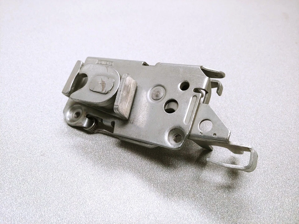 MUY BONITO MONTAJE PESTILLO PUERTA PASAJEROS ORIGINAL PORSCHE 914 914-6 NLA 1972-76 Foto 4 de 4