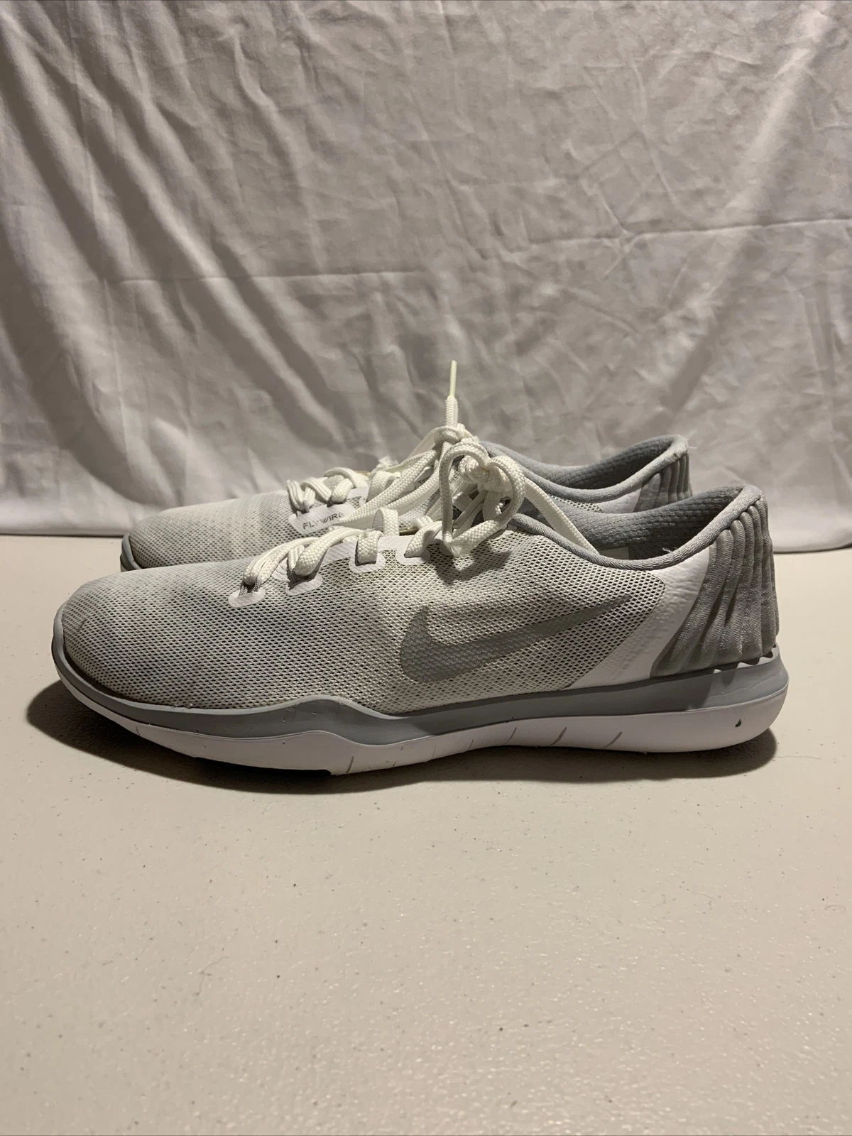 Chaussures de sport blanches Nike Flex Supreme TR5 pour femme pointure 8,5 852467 100 [H6]